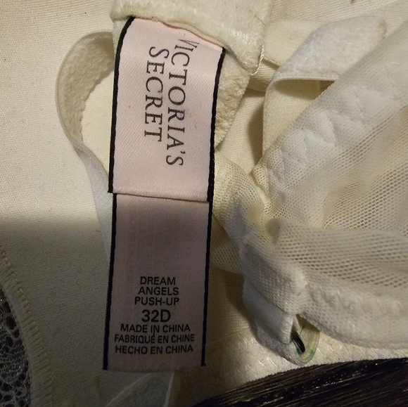 Victoria's Secret 32D Dream Angels Bra - Picture 3 of 3